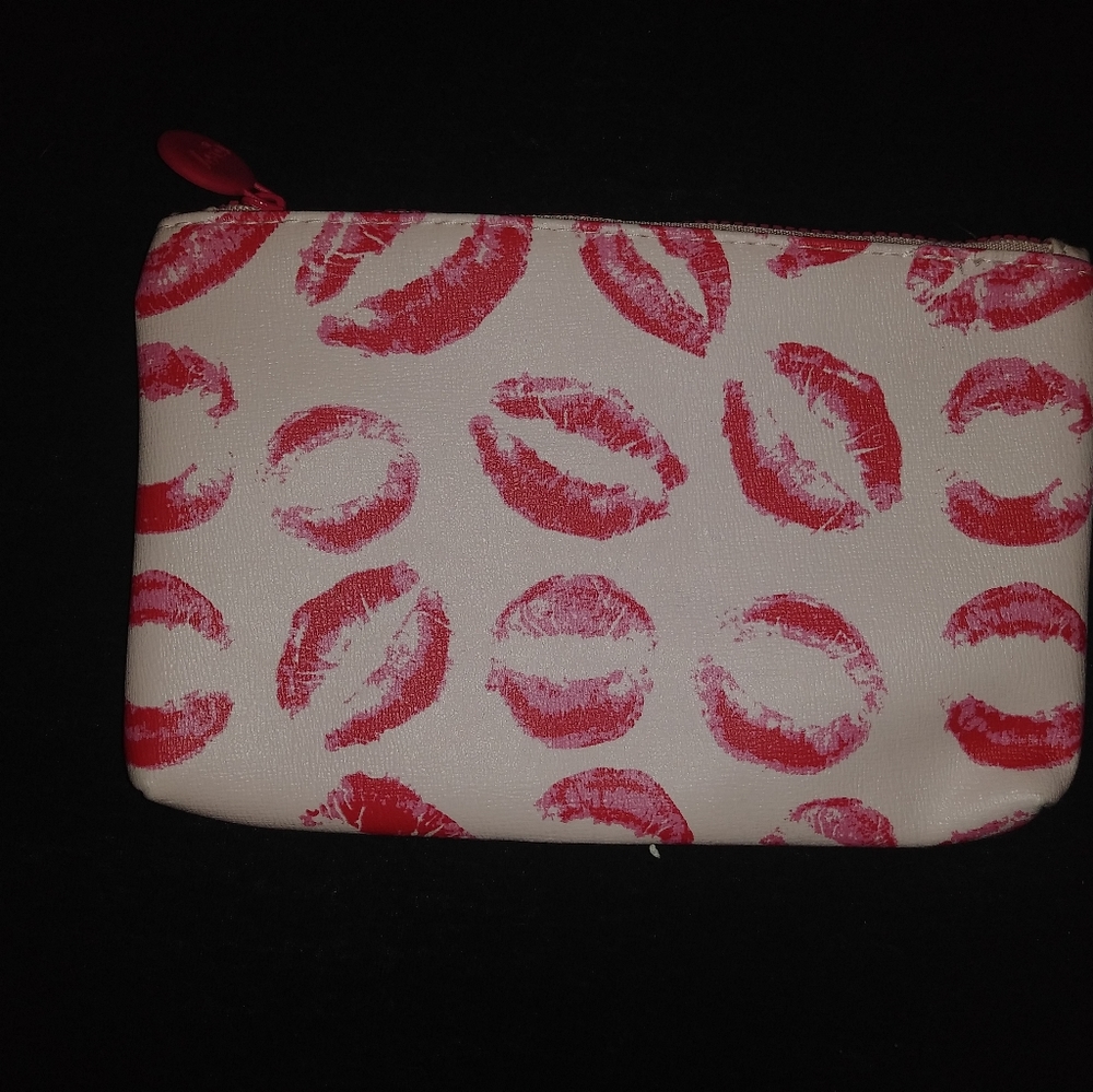 Ipsy lip handbag